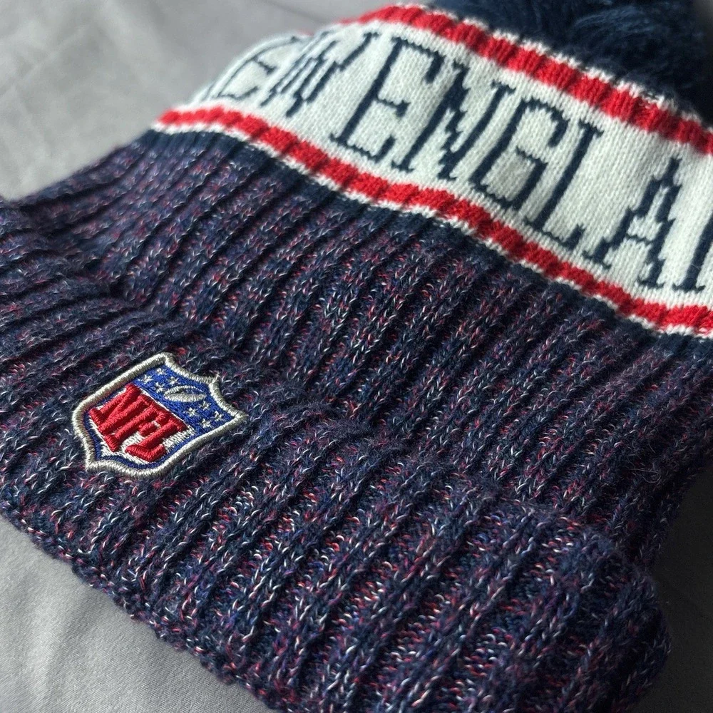 New England Patriots NFL New Era Beanie Knit Pom-Pom Hat Retro Logo